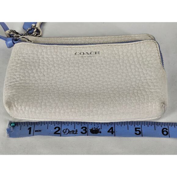 COACH WOMEN'S SMALL WHITE PEBBLE LEATHER CLUTCH/WRISTLET – 4" X 6" X 1" - Picture 8 of 10